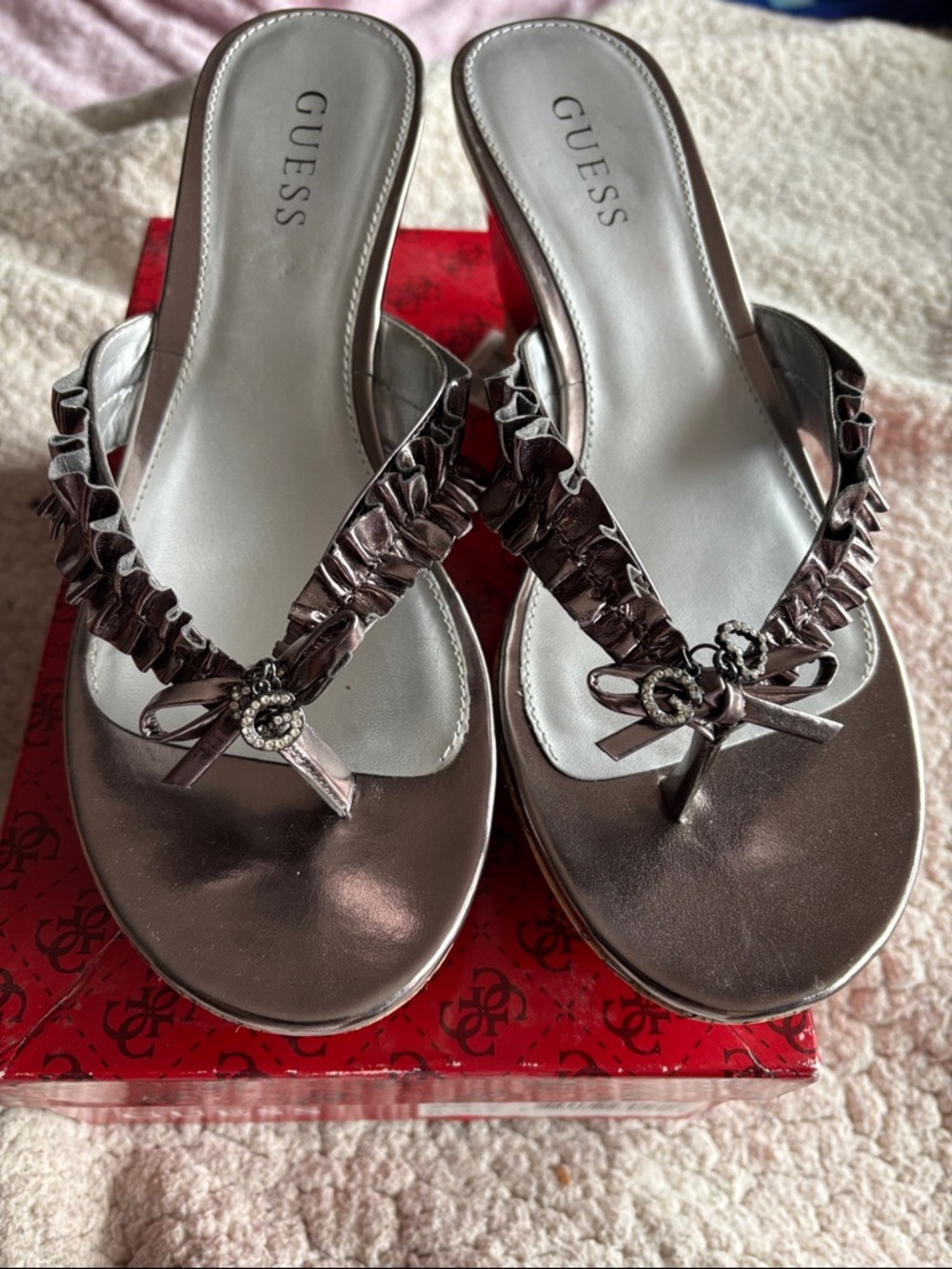 Ladies Guess Y2K cork bottom thong sandal size 8.5